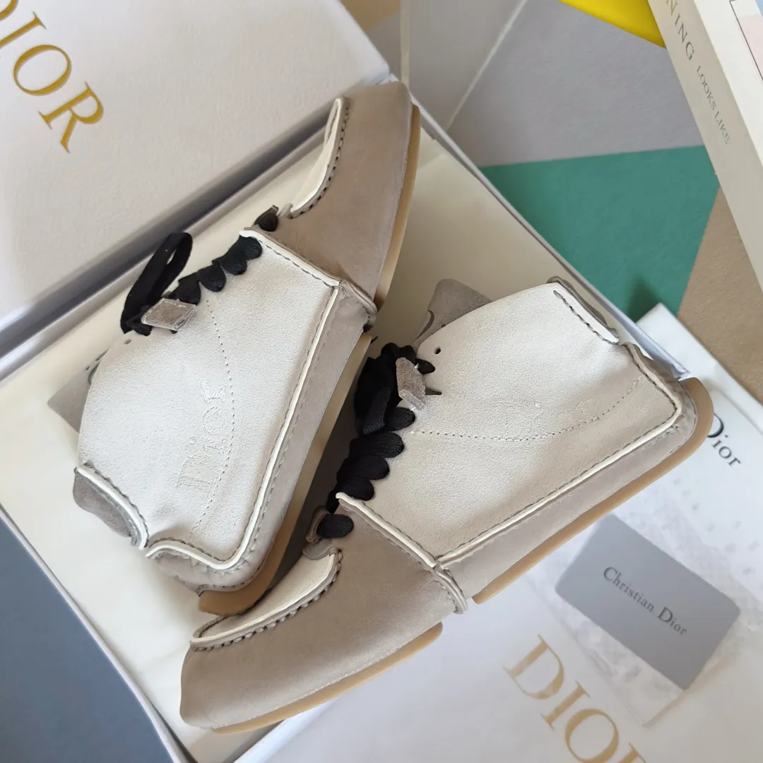 Men's shoes 💰680 Top version: Dior Roadie series catwalk couple style handmade casual sports shoes delivery counter exquisite packaging 🛍📦 ▪️Material: original custom imported first-layer cowhide ▪️Inner lining: original custom leather lining ▪️Sole: original molded anti-slip rubber material ▪️Sole thickness: 2CM ▪️Size: women's 35-40 / Men's 39-45
